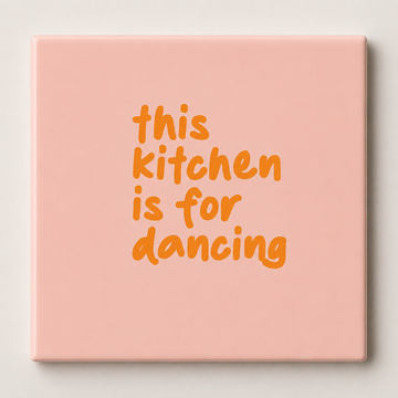 Tegeltje "This kitchen is for dancing" (zalmroze)