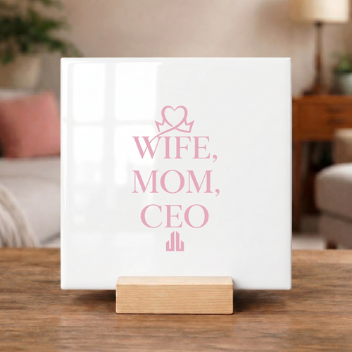 “Wife, Mom, CEO” Tekst Tegel – Elegante Roze Typografie Wanddecoratie – Inspirerende Keramische Tegel