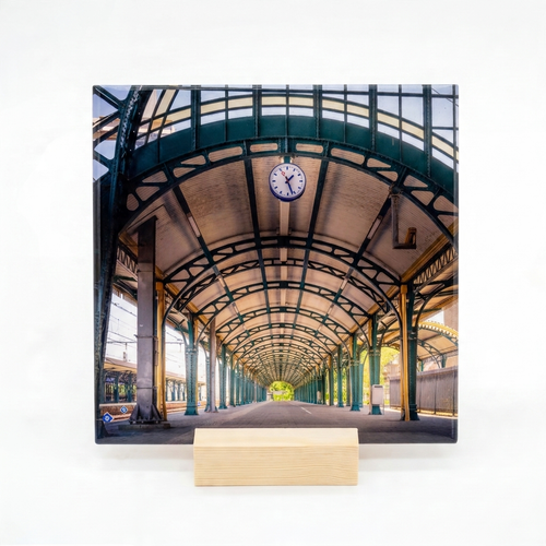 Onder de Stationskap